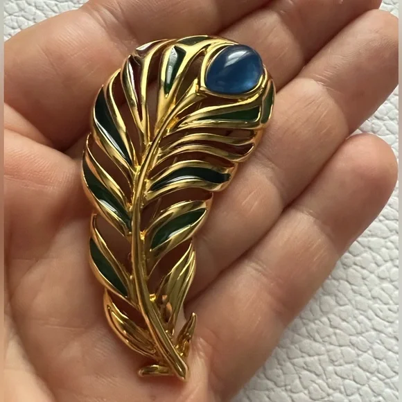 RARE Signed TRIFARI TM Peacock Feather Brooch & clip on earrings set - Picture 3 of 8